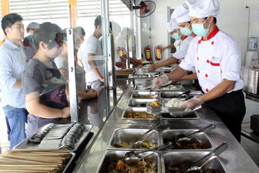 Cứu khổ cho nhân viên, công sở đua lập bếp ăn