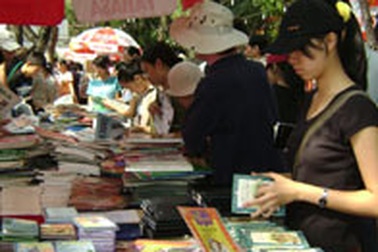 “1 cuốn sách” vì dân trí vùng khó