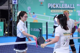 Những bóng hồng rạng rỡ, khỏe khoắn đổ bộ giải pickleball Dân trí 20 năm - 2