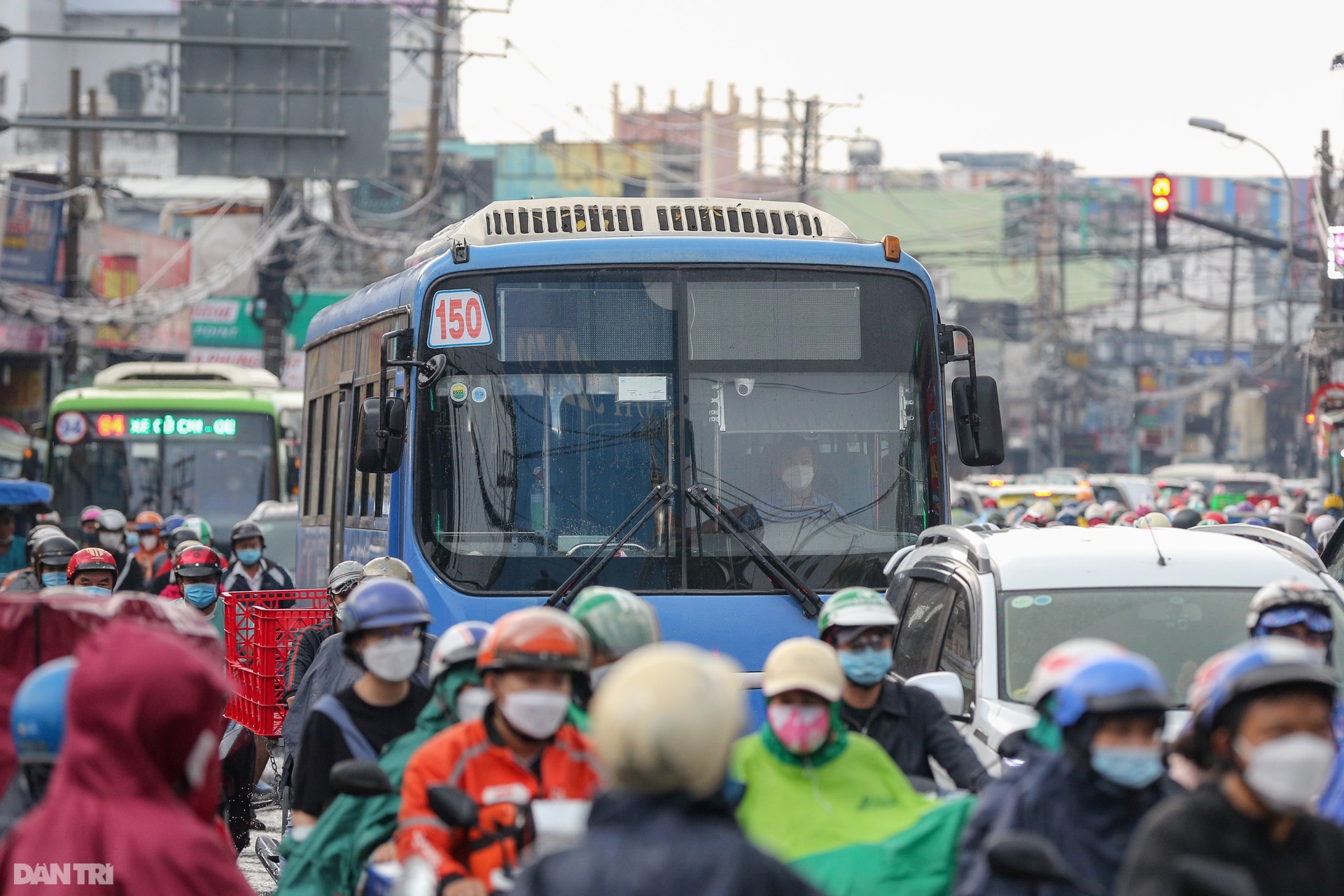 Nhiều tuyến đường ở TPHCM kẹt xe nghiêm trọng ngày giáp Tết - 10 Nhiều tuyến đường ở TPHCM kẹt xe nghiêm trọng ngày giáp Tết - 10