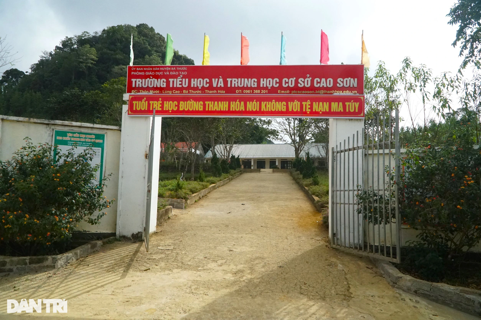 Ngôi trường đặc biệt 14 năm chưa từng có giáo viên nữ - 2 Ngôi trường đặc biệt 14 năm chưa từng có giáo viên nữ - 2