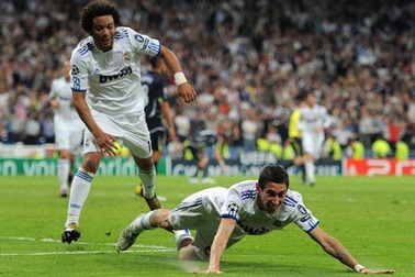 Nhìn lại hai trận tứ kết lượt đi Champions League đêm qua