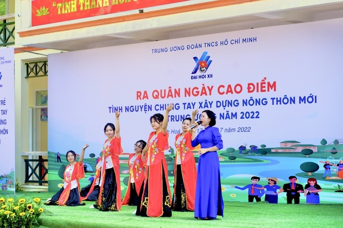 Chương trình văn nghệ chào mừng do các bạn tình nguyện viên và địa phương biểu diễn với nhiều tiết mục đặc sắc như: nhảy flm Việt Nam và những chuyến đi, đơn ca Những ánh sao đêm, múa Về với xứ Thanh,...