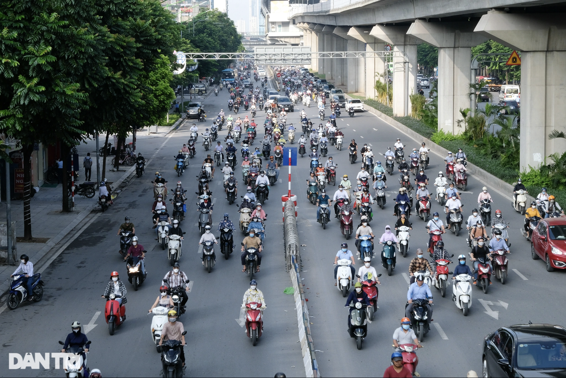 Gặp nhiều bất cập, đường Nguyễn Trãi có thông thoáng hơn sau khi phân làn? - 2 Gặp nhiều bất cập, đường Nguyễn Trãi có thông thoáng hơn sau khi phân làn? - 2