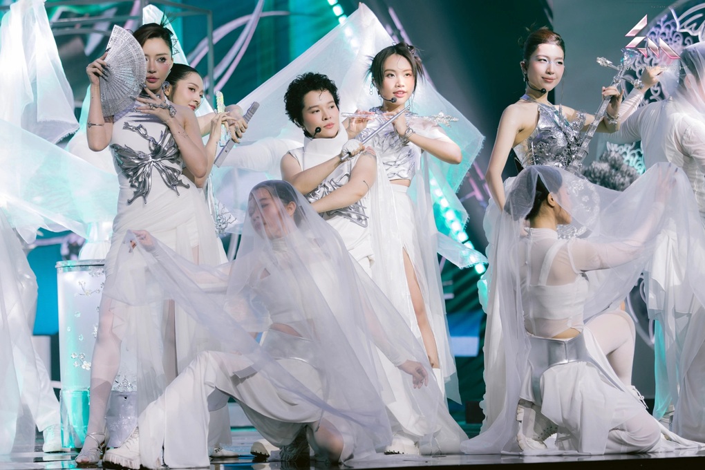 Đội Bích Phương thắng đậm ở Em xinh, Phương Mỹ Chi hát quan họ gây sốt - 1 Đội Bích Phương thắng đậm ở Em xinh, Phương Mỹ Chi hát quan họ gây sốt - 1