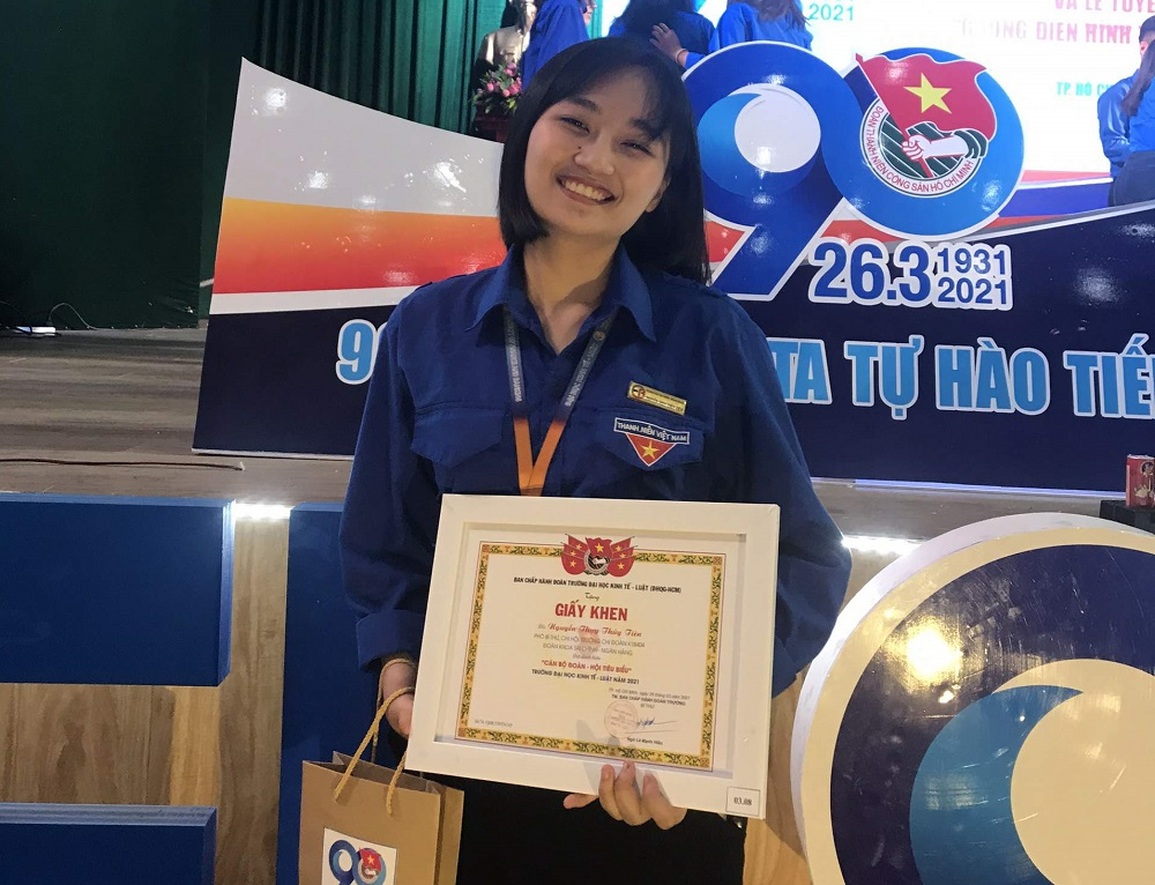 Nghị lực của nữ sinh một tay và lòng nhân ái trong mùa dịch Covid-19 - 1 Nghị lực của nữ sinh một tay và lòng nhân ái trong mùa dịch Covid-19 - 1