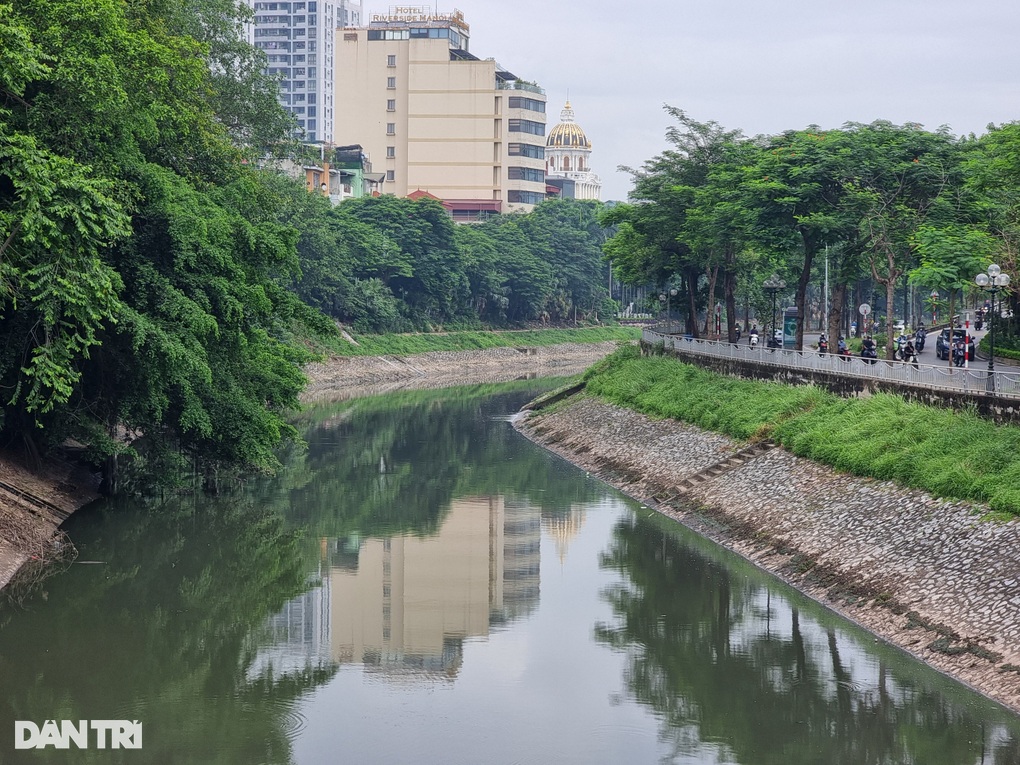 Sông Tô Lịch đen trở lại nhanh chóng vì nước thải - 3 Sông Tô Lịch đen trở lại nhanh chóng vì nước thải - 3