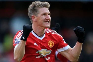 HLV Mourinho bị chỉ trích vì đối xử phũ phàng với Schweinsteiger