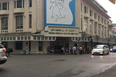 Đoàn xe của Tổng thống Donald Trump trên phố Tràng Tiền.