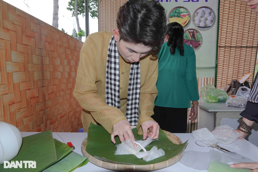 Chàng trai biến bánh dân gian thành đầm dạ hội siêu đẹp - 3 Chàng trai biến bánh dân gian thành đầm dạ hội siêu đẹp - 3