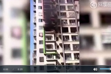 Người phụ nữ nhảy từ ban công tầng 6 sau khi xảy ra hỏa hoạn