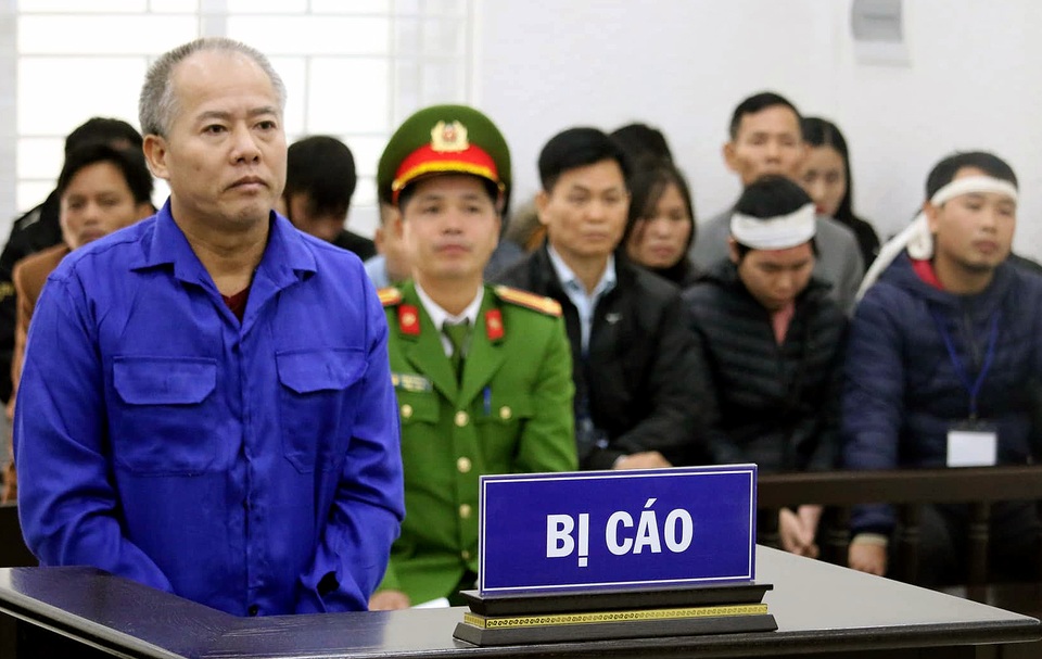 Vụ thảm án ở Đan Phượng: Nguyễn Văn Đông bật khóc trước tòa - 4 Vụ thảm án ở Đan Phượng: Nguyễn Văn Đông bật khóc trước tòa - 4