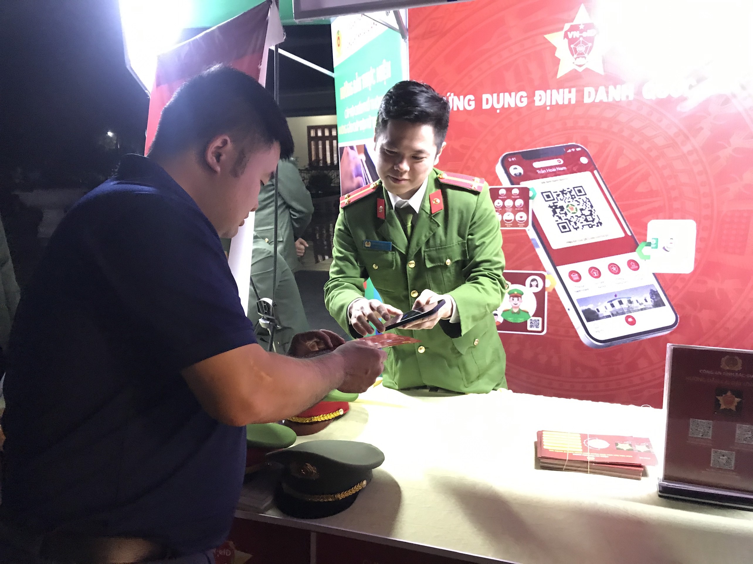 tiện ích VNeID.jpg tiện ích VNeID.jpg