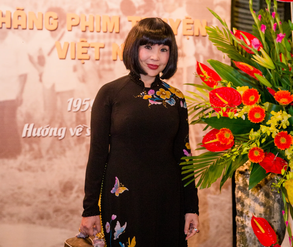 NSND Lan Hương: “32 năm qua, anh Bình vẫn chiều chuộng và chưa bao giờ quát vợ” - 1 NSND Lan Hương: “32 năm qua, anh Bình vẫn chiều chuộng và chưa bao giờ quát vợ” - 1