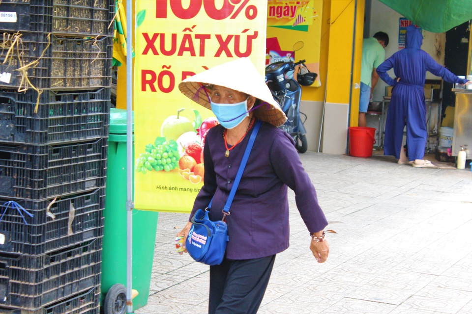 Thành phố Biên Hòa vắng vẻ ngày đầu giãn cách - 5