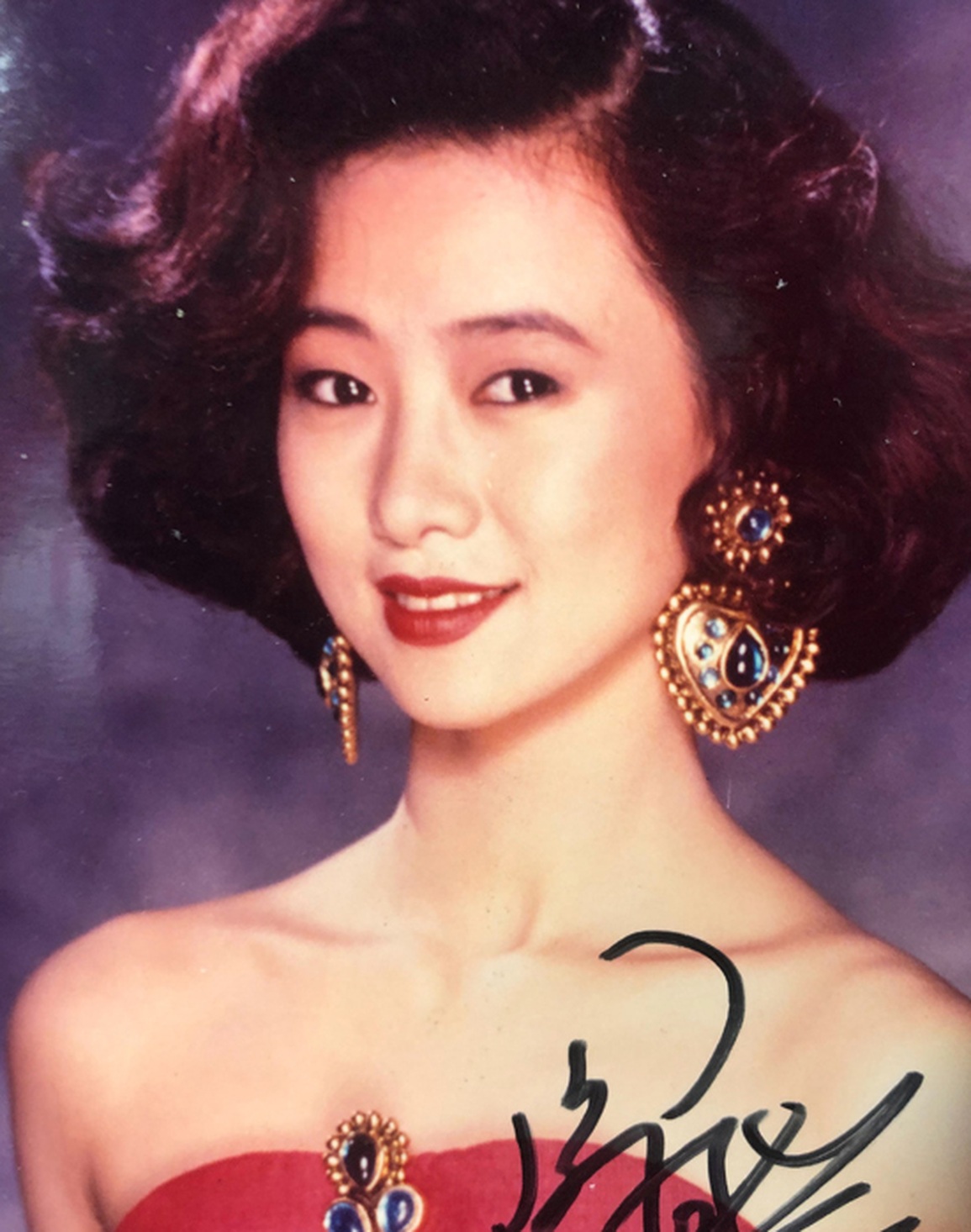 Hoa hậu bị bố mẹ từ mặt vì đóng phim nóng xinh đẹp, viên mãn ở tuổi 53 - 1 Hoa hậu bị bố mẹ từ mặt vì đóng phim nóng xinh đẹp, viên mãn ở tuổi 53 - 1