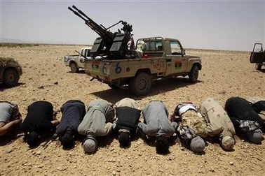 Mỹ lần đầu đối thoại trực tiếp với phái viên của Gadhafi