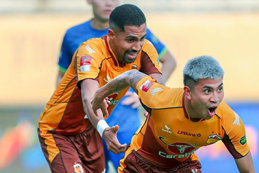 Đánh bại Sông Lam Nghệ An, HAGL yên tâm trụ hạng