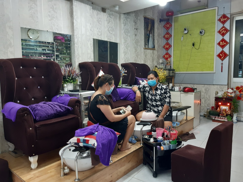 Tiệm nail “điêu đứng” vì... ế khách - 1 Tiệm nail “điêu đứng” vì... ế khách - 1