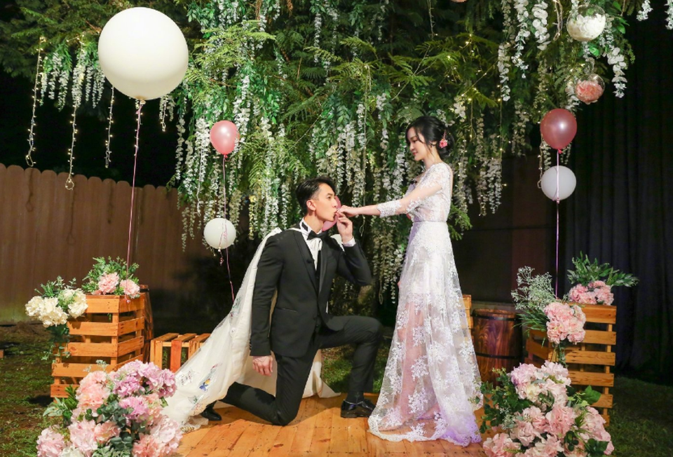 Ngô Tôn bật khóc trong lễ cưới với người vợ bí mật 16 năm - 6 Ngô Tôn bật khóc trong lễ cưới với người vợ bí mật 16 năm - 6