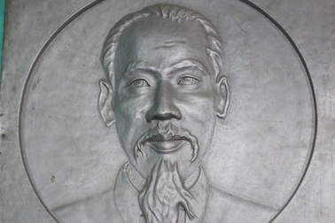 Chuyện về người thợ rèn tạc chân dung Bác Hồ