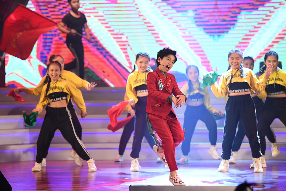 Nguyễn Ngọc Anh giành giải nhất “Giọng hát hay tiếng Hàn Quốc - VOV 2019” - 7 Nguyễn Ngọc Anh giành giải nhất “Giọng hát hay tiếng Hàn Quốc - VOV 2019” - 7