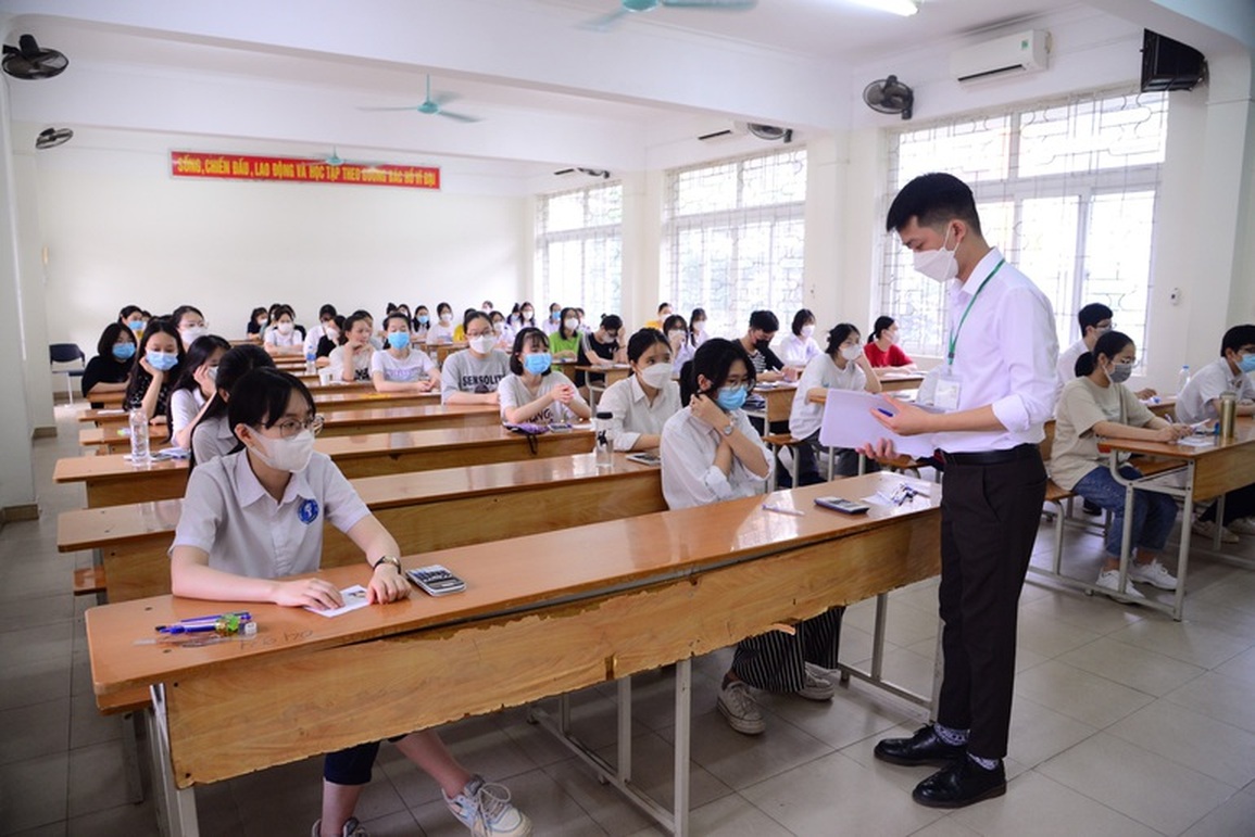 Trường THPT chuyên Khoa học Xã hội và Nhân văn công bố điểm chuẩn - 2 Trường THPT chuyên Khoa học Xã hội và Nhân văn công bố điểm chuẩn - 2
