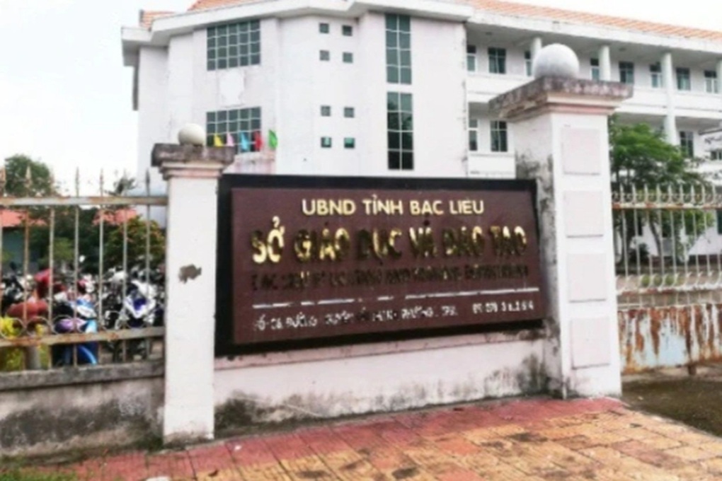 9년간 학교를 전학시킨 교사, 무죄 판결…도의장 긴급 지시 - 1 Thầy giáo được minh oan sau 9 năm chuyển trường: Chủ tịch tỉnh chỉ đạo khẩn - 1