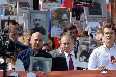 Tổng thống Nga Putin dẫn đầu cuộc diễu hành "Trung đoàn Bất tử"