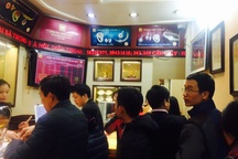 Giá vàng SJC “xoá nhoà” khoảng cách với vàng thế giới