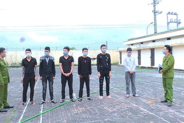 Khởi tố 11 đối tượng cầm dao phóng lợn "hỗn chiến" trên đê