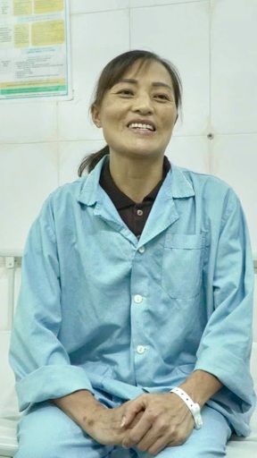 335 triệu đồng được trao khẩn cấp, mẹ đơn thân kịp bước vào ca mổ tim