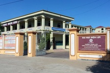 Nghệ An:Sinh viên dài cổ chờ trường cấp bằng vì… hiệu trưởng mất đột ngột