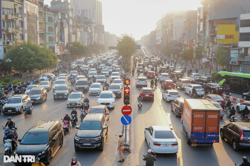 Giao thông Hà Nội ùn tắc trở lại sau kỳ nghỉ Tết Nguyên đán - 5 Giao thông Hà Nội ùn tắc trở lại sau kỳ nghỉ Tết Nguyên đán - 5