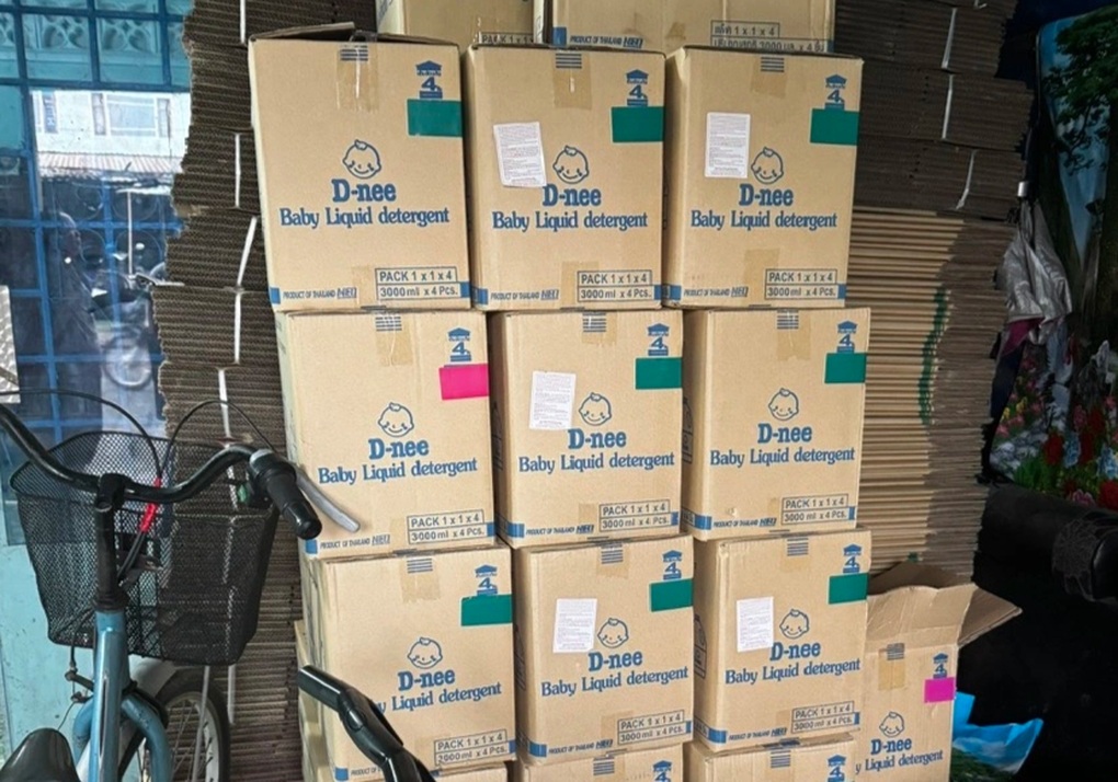 Triệt phá đường dây sản xuất nước giặt giả số lượng lớn ở TPHCM - 2 Triệt phá đường dây sản xuất nước giặt giả số lượng lớn ở TPHCM - 2