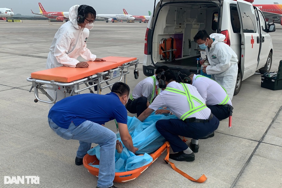 Điều trực thăng ra Trường Sa đón bệnh nhân sau công điện cấp cứu khẩn - 2 Điều trực thăng ra Trường Sa đón bệnh nhân sau công điện cấp cứu khẩn - 2