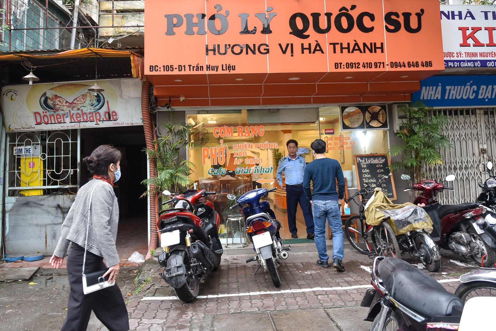 Hà Nội trong ngày đầu tiên nới lỏng cách ly xã hội - 12 Hà Nội trong ngày đầu tiên nới lỏng cách ly xã hội - 12