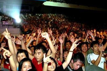 Đừng vội “chụp mũ” fan!