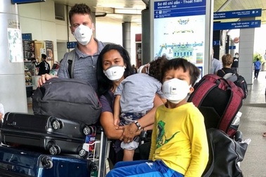 Người Mỹ trở về từ Việt Nam sốc trước cách chống dịch tại quê nhà