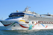 3.000 du khách lênh đênh ở biển không nước nào cho cập cảng vì nghi dịch tả