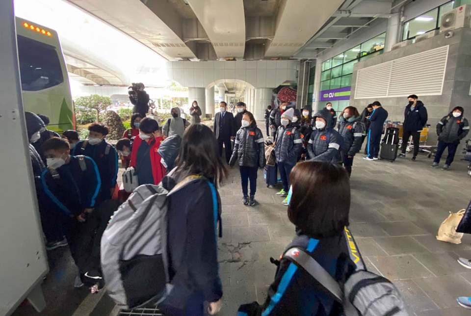 Đội tuyển nữ Việt Nam đến Hàn Quốc, tập luyện tại đảo Jeju - 1