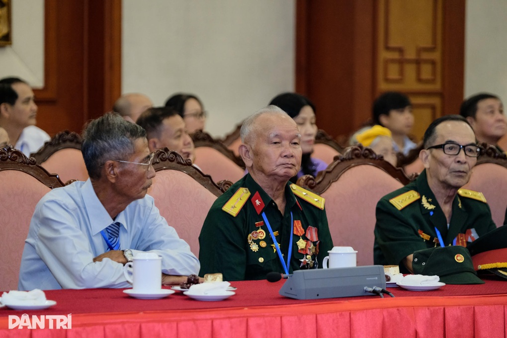 Tổng Bí thư: Hãy sống sao cho xứng với những người đã hy sinh vì Tổ quốc! - 3 Tổng Bí thư: Hãy sống sao cho xứng với những người đã hy sinh vì Tổ quốc! - 3