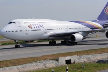 Máy bay Thái hạ cánh khẩn cấp vì vỡ cửa kính buồng lái