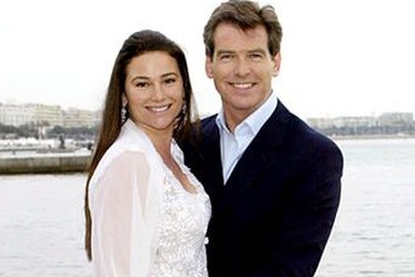 15 năm bên nhau, vợ chồng “điệp viên” Pierce Brosnan vẫn như thuở ban đầu