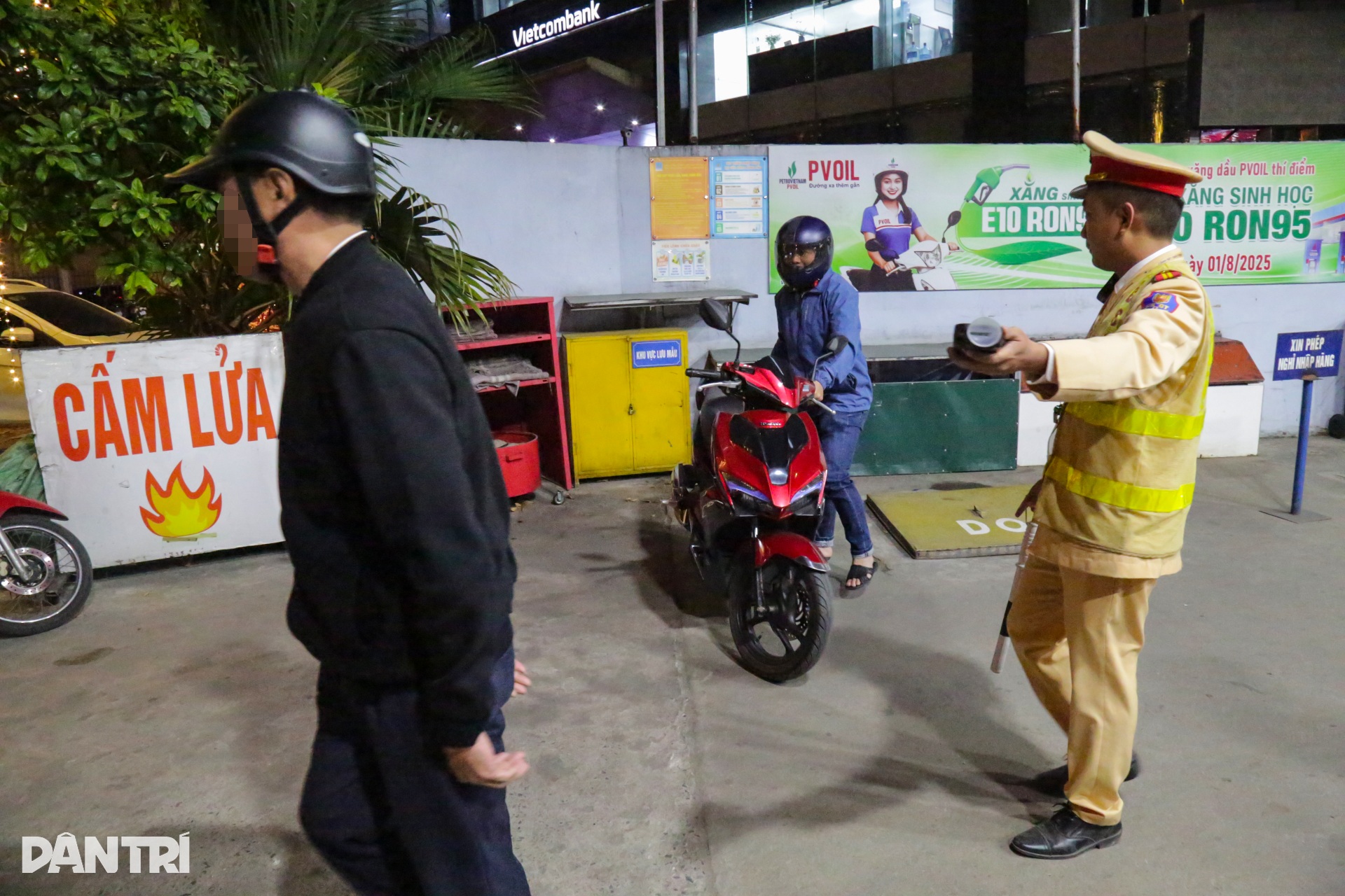 Bị CSGT phát hiện “có cồn” kịch khung, nam tài xế bỏ xe máy rời đi - 5 Bị CSGT phát hiện “có cồn” kịch khung, nam tài xế bỏ xe máy rời đi - 5