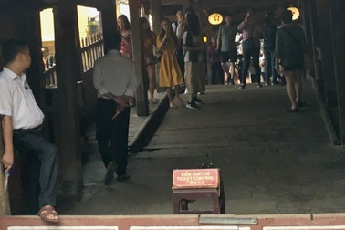 Kỳ thị khách ta ở Hội An: Đồng tiền cửa trước