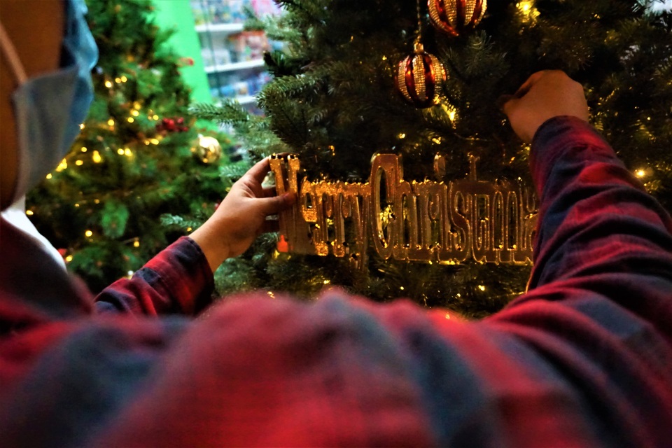 Không khí Noel sớm trên khắp nẻo đường ở TP Đà Nẵng - 8 Không khí Noel sớm trên khắp nẻo đường ở TP Đà Nẵng - 8