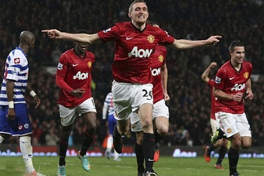 Ngược dòng hạ Queens Park Rangers, MU trở lại ngôi đầu bảng