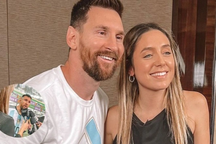 Phản ứng bất ngờ của Messi khi bị tố ngoại tình với nữ phóng viên xinh đẹp