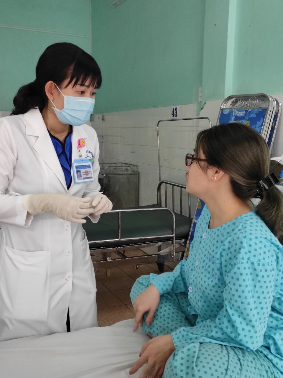Cô gái trẻ tan nát khuôn mặt sau tiêm filler làm đẹp - 3 Cô gái trẻ tan nát khuôn mặt sau tiêm filler làm đẹp - 3